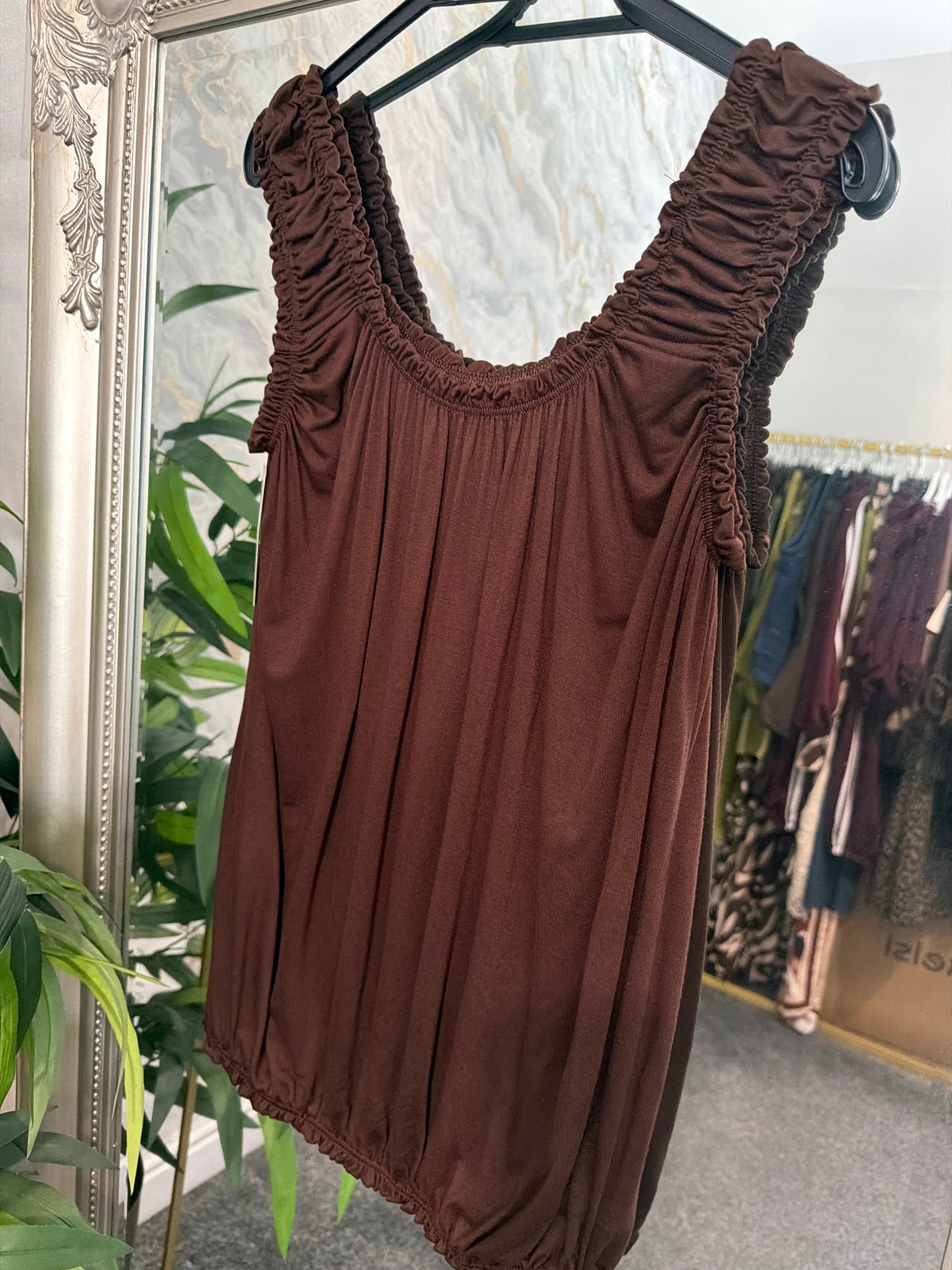 Elasticated bottom vest