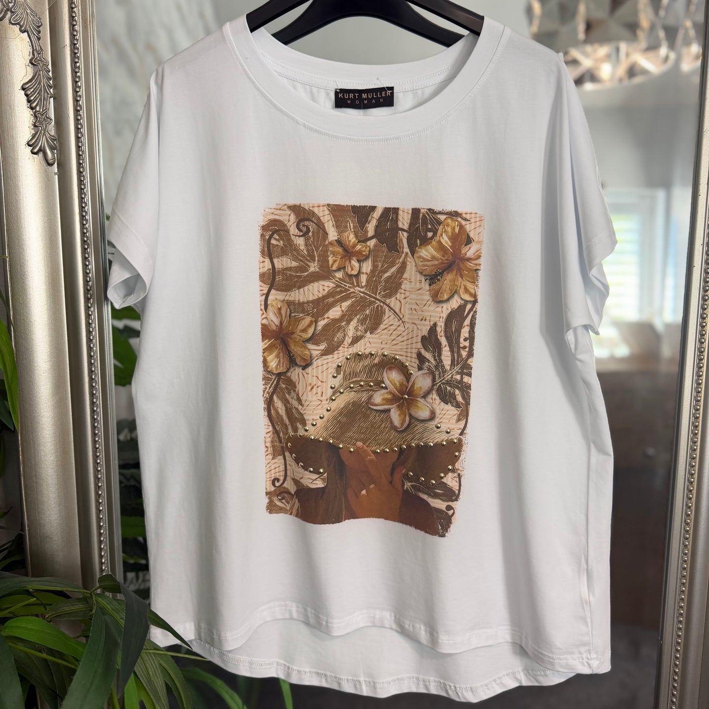 Leaf print studded tshirt
