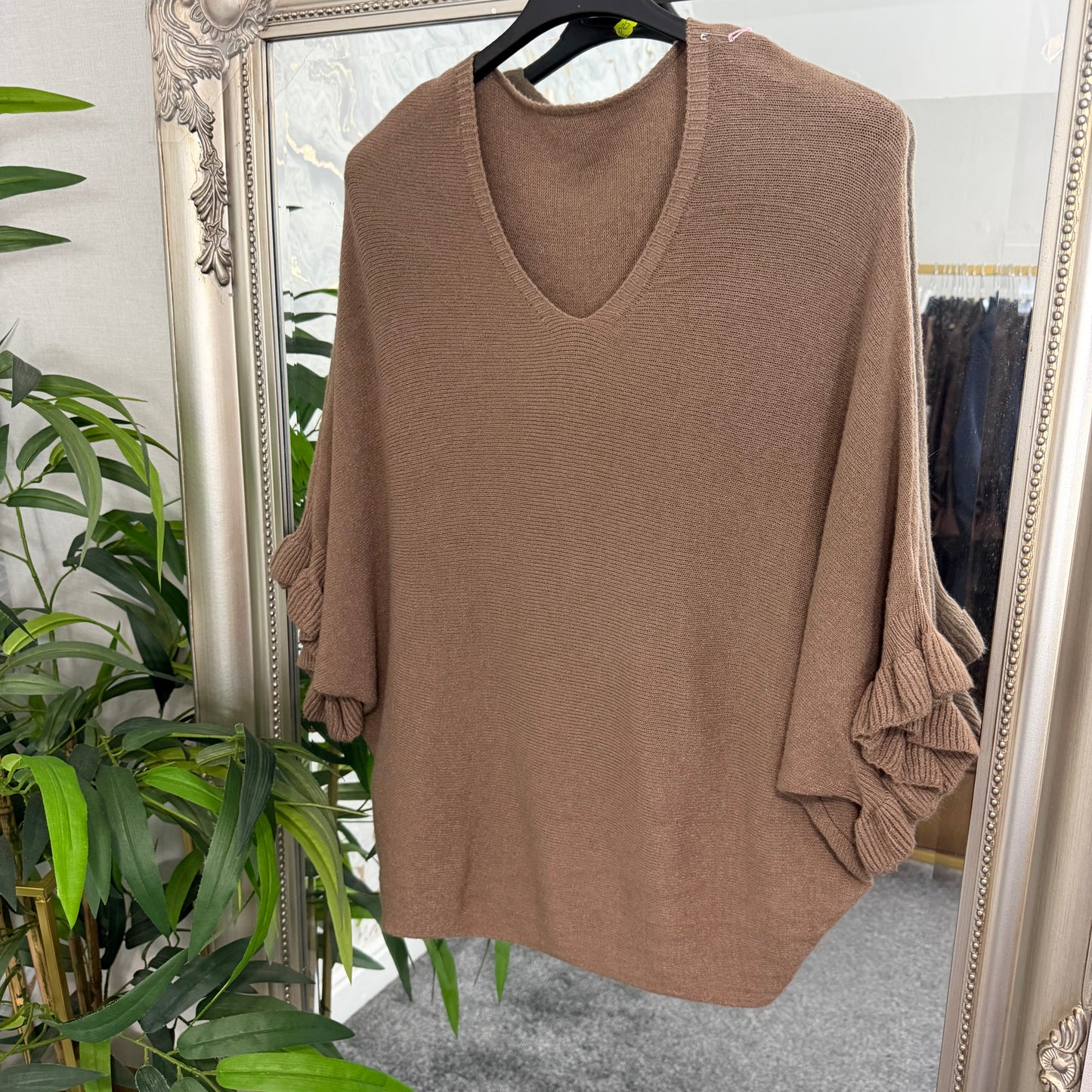 Frill sleeve v neck knit