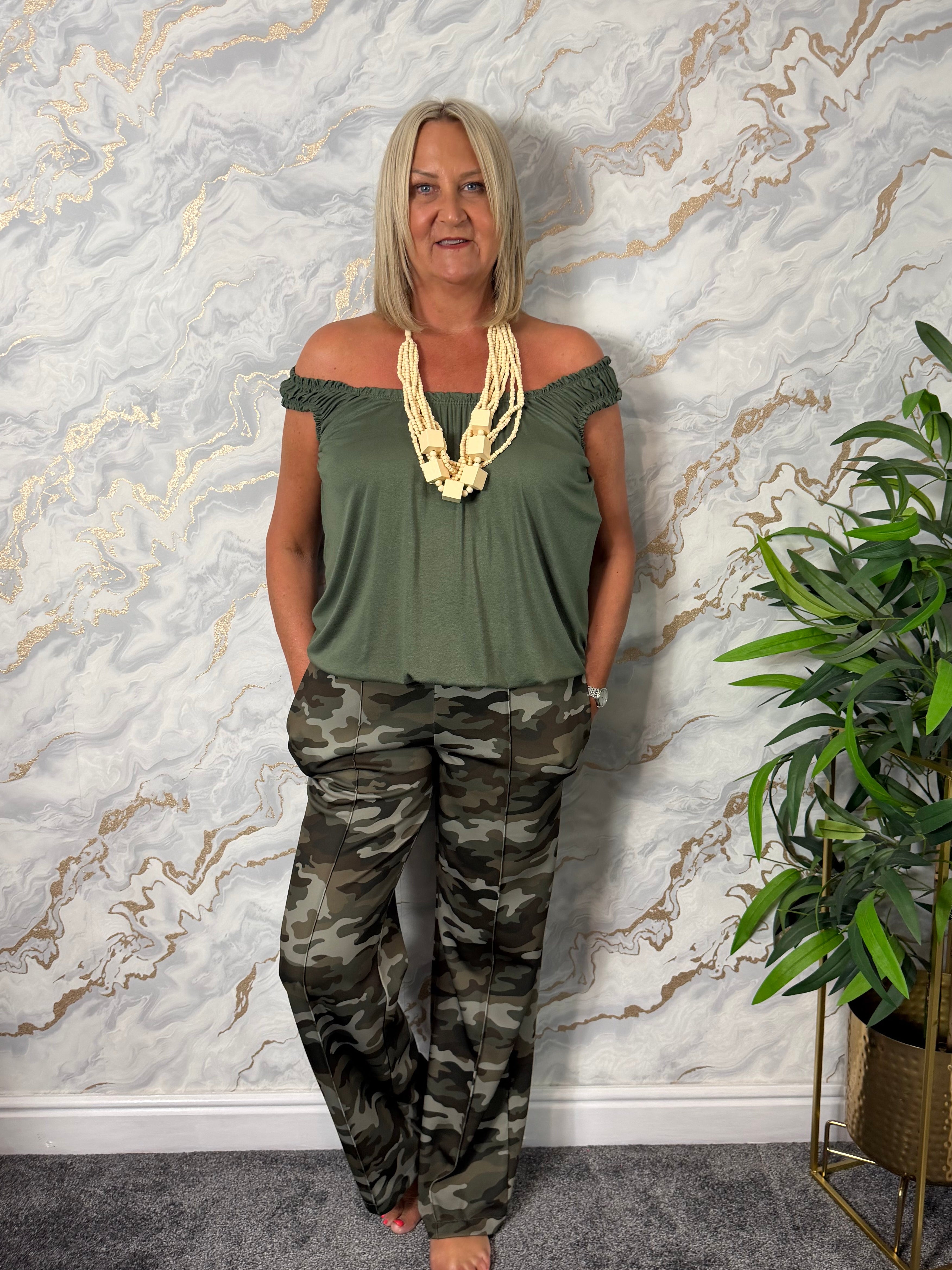 Elasticated bottom vest
