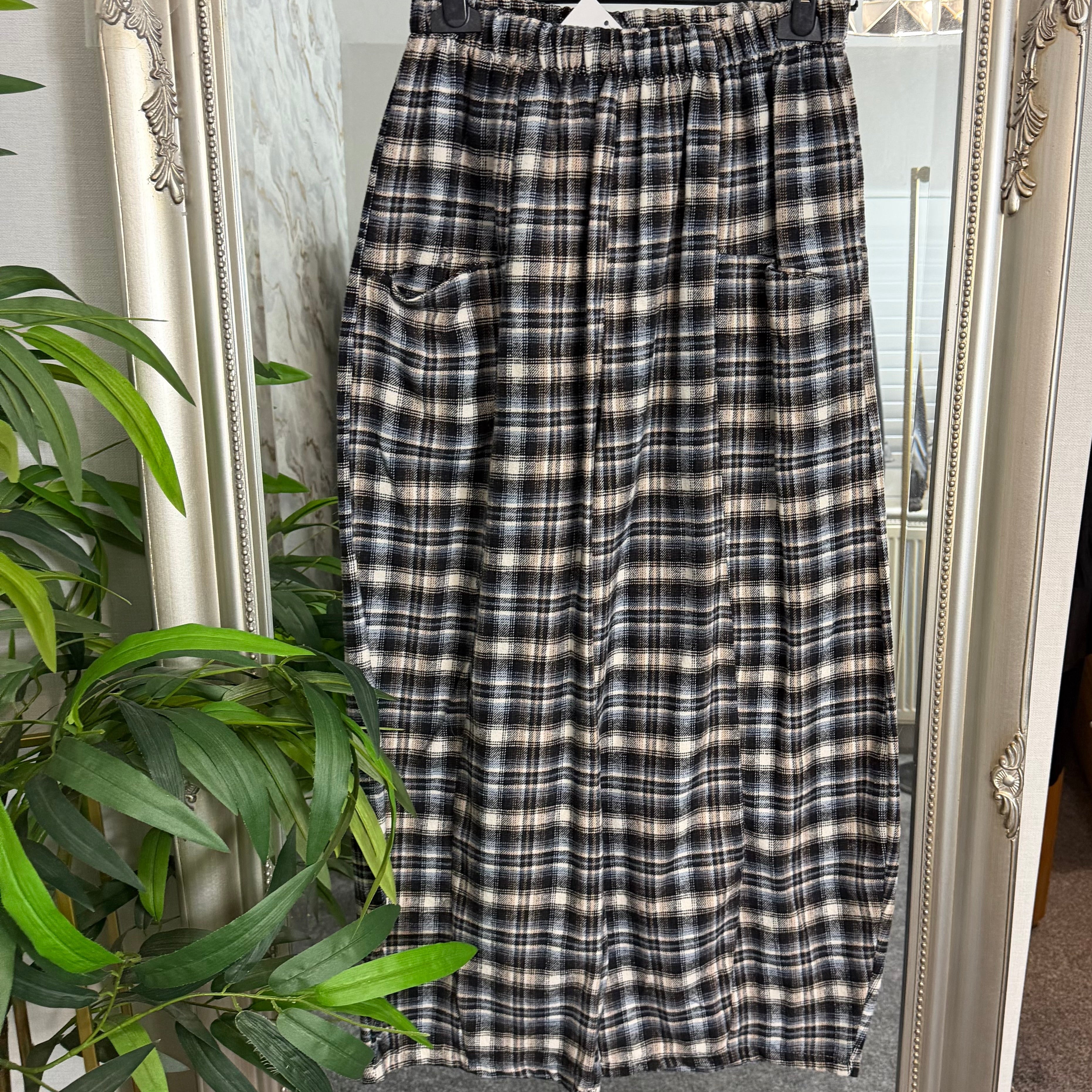 Plaid pocket front trousers