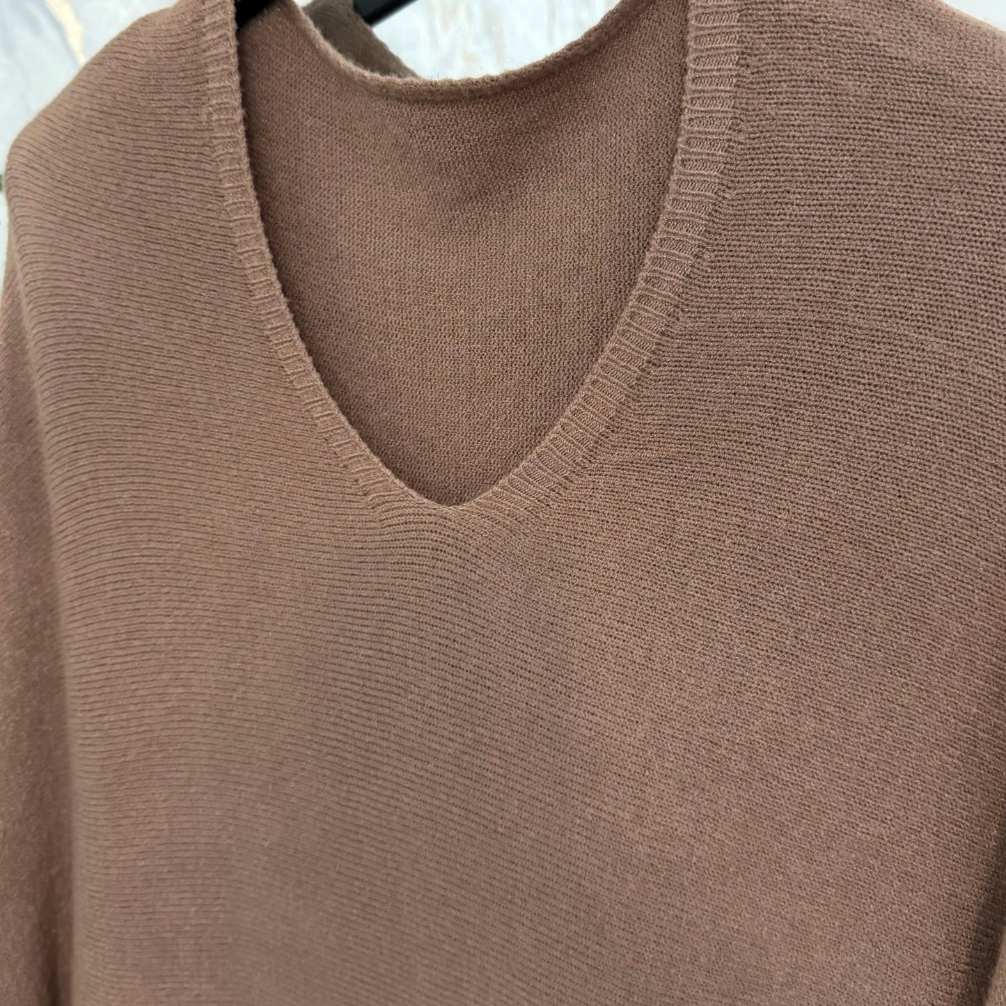 Frill sleeve v neck knit