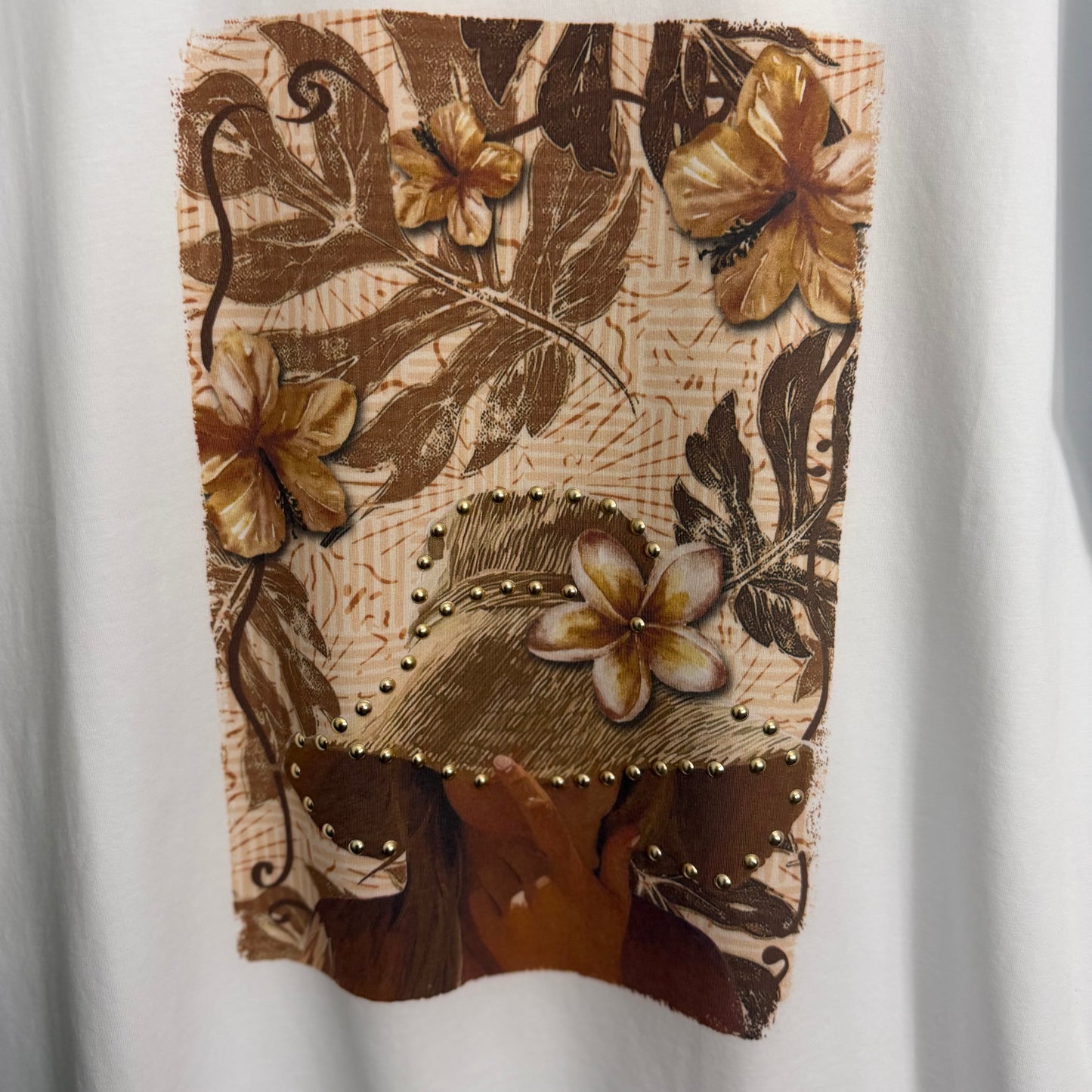 Leaf print studded tshirt