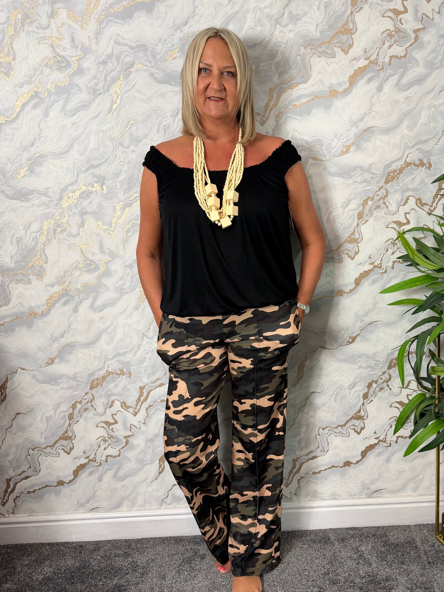 Elasticated bottom vest